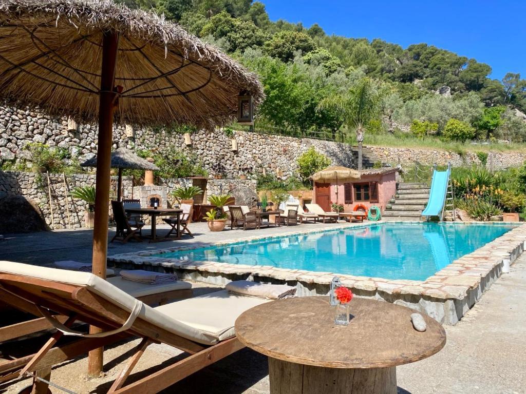Fabulous Rustic Villa Set On Mountain With Unique Views Валдемоса Екстериор снимка